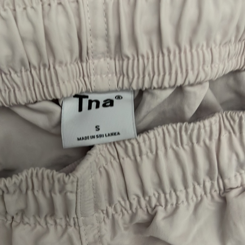NWOT Aritzia TNA top. Just selling top - Picture 2 of 5